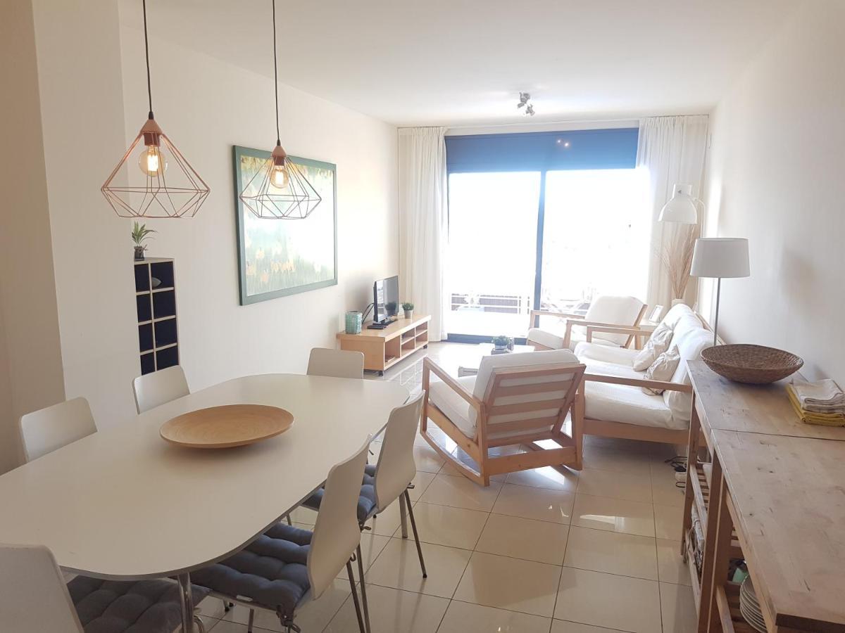Beautiful Apartment 75M2 With View At The Beach, Pool, Parking Росес Екстериор снимка