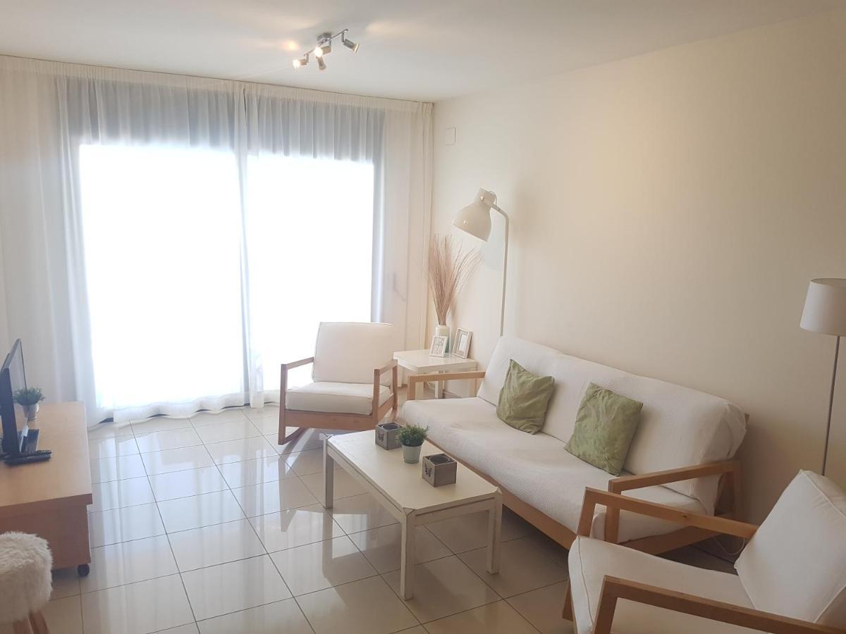 Beautiful Apartment 75M2 With View At The Beach, Pool, Parking Росес Екстериор снимка