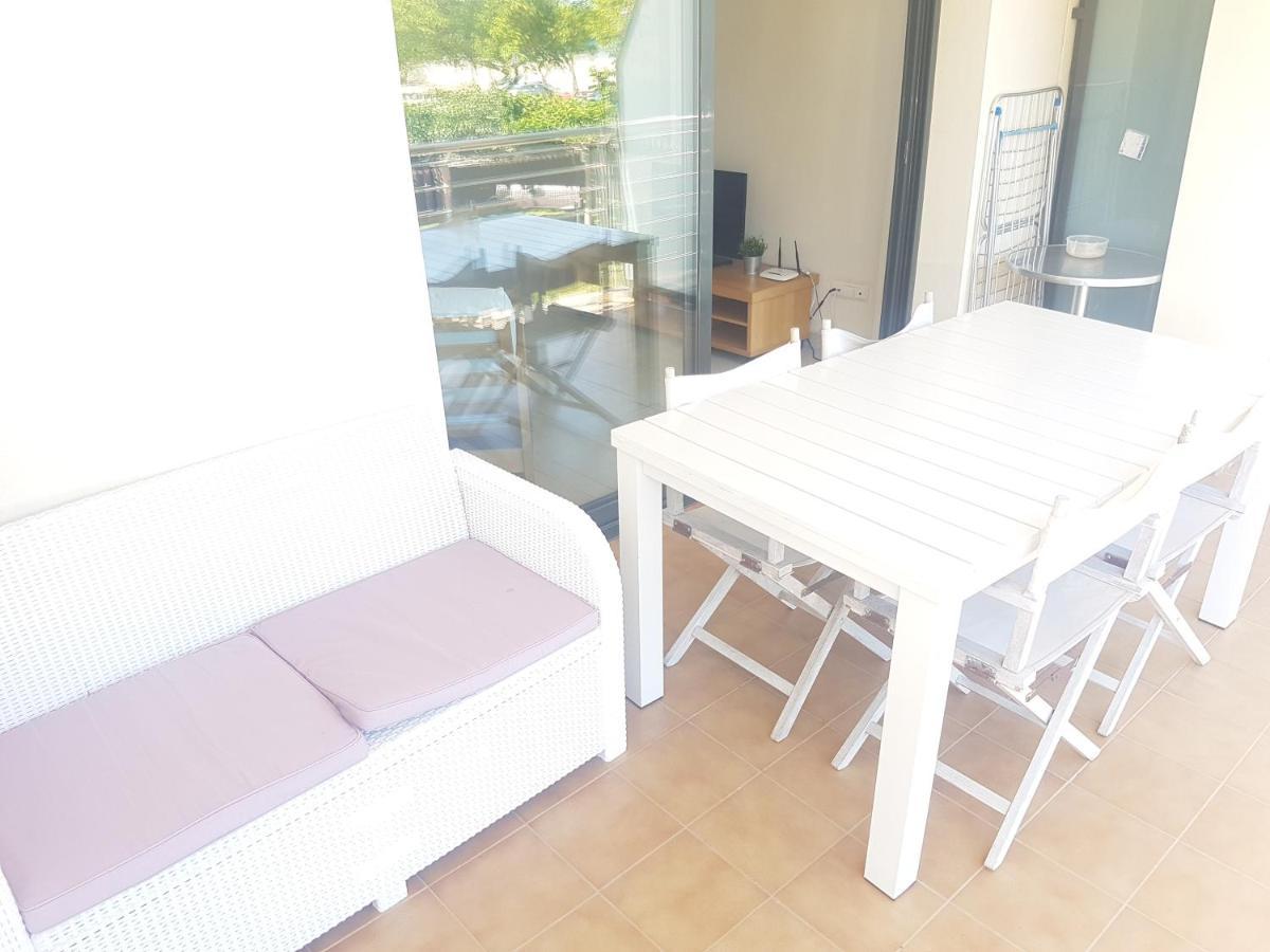 Beautiful Apartment 75M2 With View At The Beach, Pool, Parking Росес Екстериор снимка