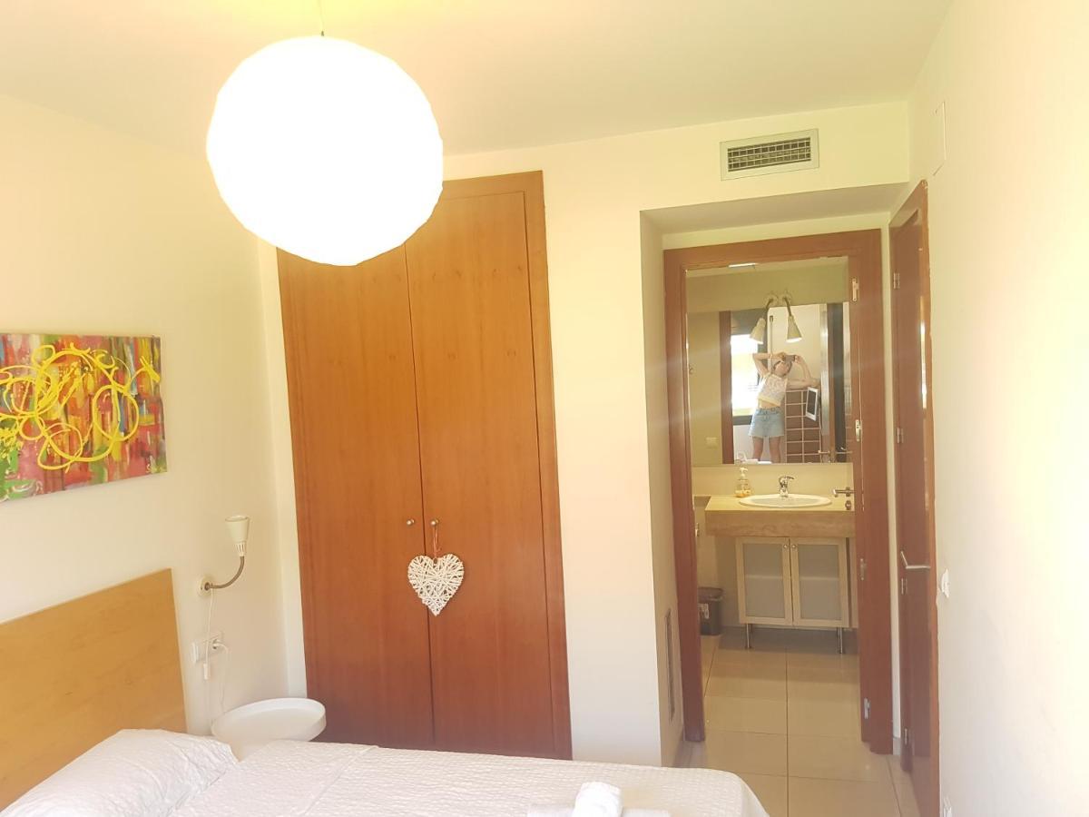 Beautiful Apartment 75M2 With View At The Beach, Pool, Parking Росес Екстериор снимка